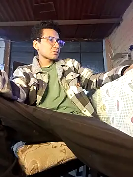 LecheDeSoya666 online show from October 31, 2025, 3:51 am