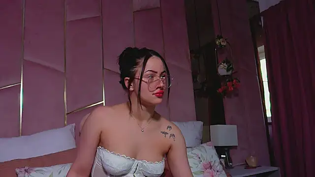 LucyLextonX online show from April 16, 2026, 4:35 am