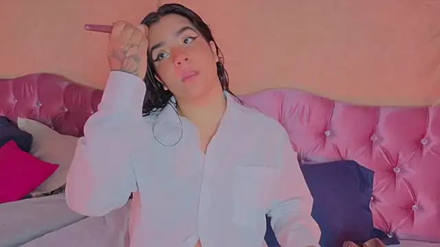 KARINAJTORRES online show from November 26, 2025, 9:38 pm