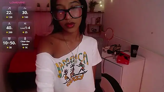 Snapshot of LeilaEbony chatting on September 17, 2025, 12:40 pm LeilaEbony online show from September 17, 2025, 12:40 pm