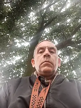 Snapshot of albert_guzmann chatting on October 29, 2025, 11:45 am albert guzmann online show from October 29, 2025, 11:45 am