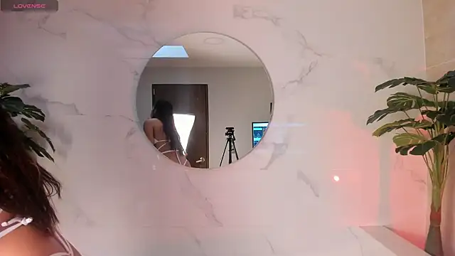 Bella Williiams online show from October 11, 2025, 12:15 pm