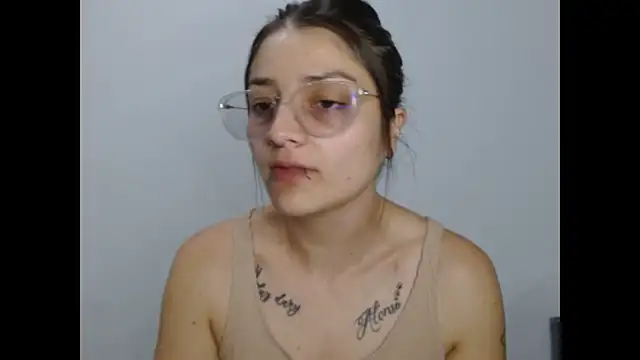 Snapshot of Coralinne__ chatting on May 30, 2026, 1:03 am Coralinne online show from May 30, 2026, 1:03 am