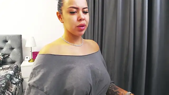 Snapshot of Casiana_ chatting on November 20, 2025, 7:24 pm Casiana online show from November 20, 2025, 7:24 pm