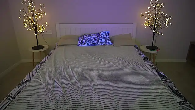 Snapshot of IvyLaurent chatting on October 13, 2025, 1:11 pm IvyLaurent online show from October 13, 2025, 1:11 pm