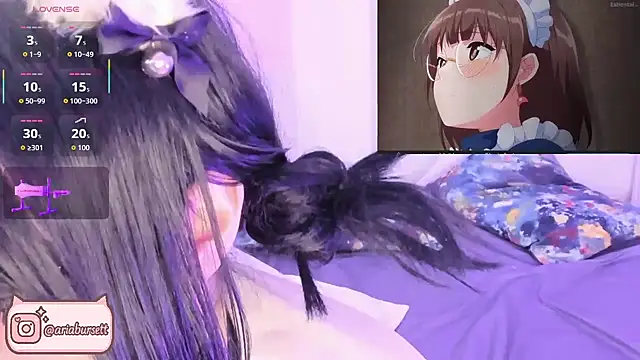 AriaBursett online show from November 5, 2025, 3:34 pm