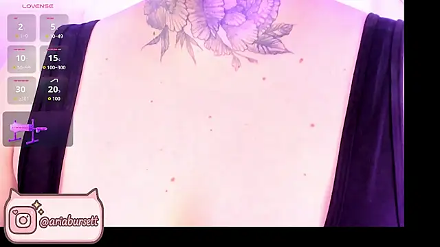 AriaBursett online show from November 18, 2025, 8:57 pm