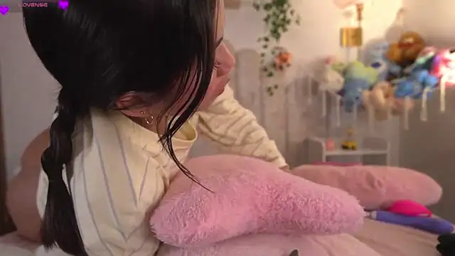 violeth     online show from March 25, 2026, 2:01 pm