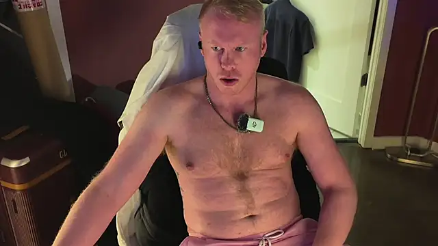 Snapshot of twunkdean chatting on February 28, 2026, 5:03 pm twunkdean online show from February 28, 2026, 5:03 pm