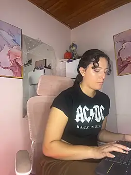 Snapshot of Dannaa_Lovs chatting on October 14, 2025, 5:14 pm Dannaa Lovs online show from October 14, 2025, 5:14 pm