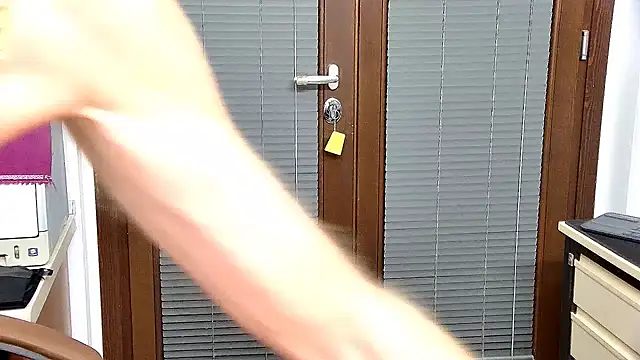 Snapshot of ROBY_SWEETHOT chatting on October 22, 2025, 9:36 pm ROBY SWEETHOT online show from October 22, 2025, 9:36 pm