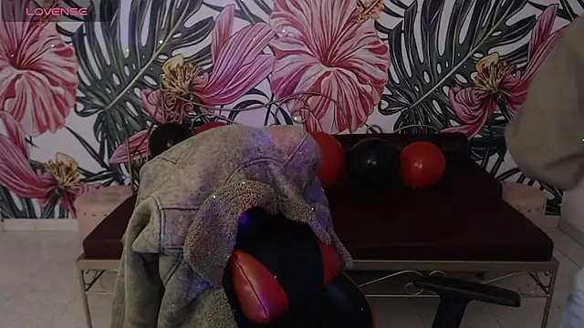 Snapshot of Nina_harper_ chatting on November 13, 2025, 8:08 pm Nina harper online show from November 13, 2025, 8:08 pm