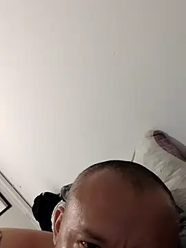 Snapshot of ScuffingBungalow chatting on September 25, 2025, 4:05 am ScuffingBungalow online show from September 25, 2025, 4:05 am