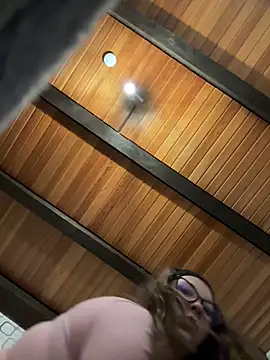 SweetTeenGirl online show from November 3, 2025, 7:59 pm