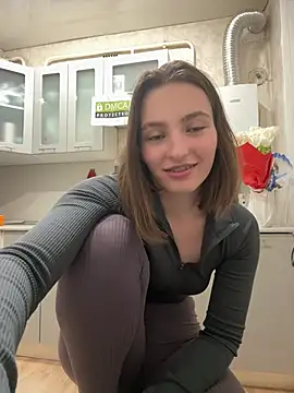Snapshot of ZariaFlame chatting on May 15, 2026, 9:44 pm ZariaFlame online show from May 15, 2026, 9:44 pm