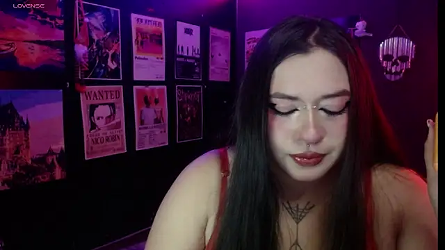 Ravendark  online show from May 19, 2026, 10:16 pm