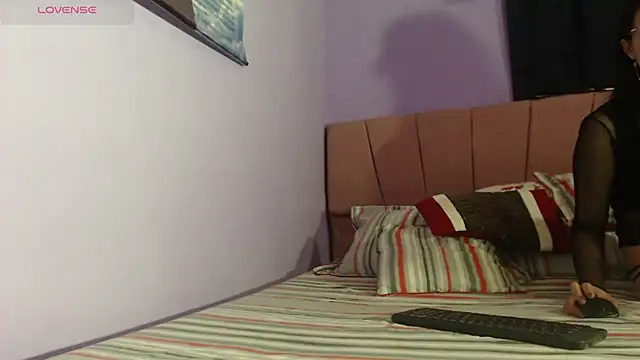 Snapshot of _Bombom__ chatting on February 16, 2026, 12:40 am Bombom online show from February 16, 2026, 12:40 am