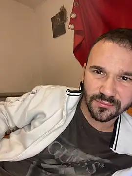 Snapshot of Ionut899@xh chatting on November 3, 2025, 1:40 am Ionut899xh online show from November 3, 2025, 1:40 am