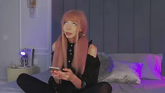 Evelyn Neal online show from October 8, 2025, 4:26 pm