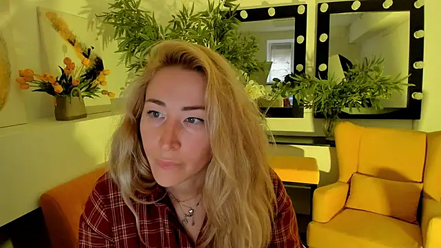 AstraMonroe online show from October 1, 2025, 4:18 am