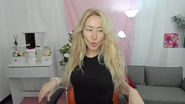 AstraMonroe online show from April 17, 2026, 6:05 am