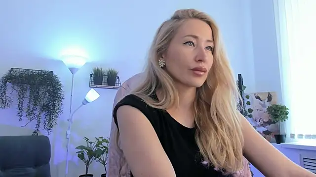 AstraMonroe online show from April 30, 2026, 7:14 am