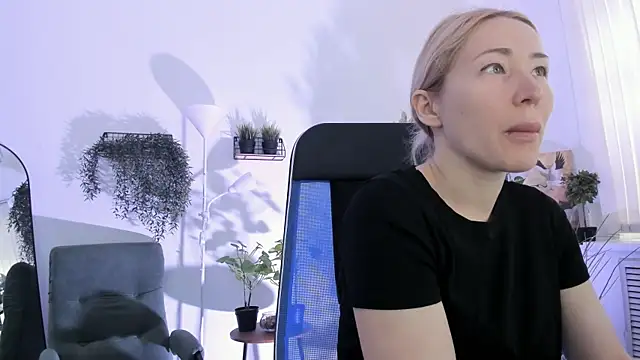 AstraMonroe online show from June 5, 2026, 7:25 am