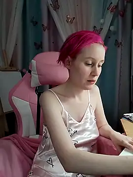 Fuzzy Unicorn online show from December 1, 2025, 7:52 pm