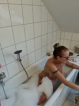 HotWifeLyn68 online show from January 11, 2026, 11:04 am