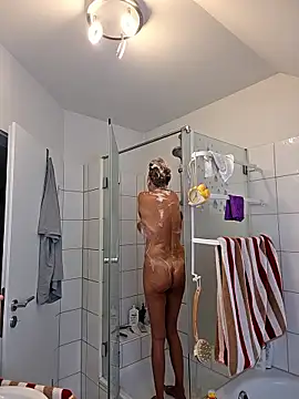 HotWifeLyn68 online show from May 17, 2026, 10:44 am