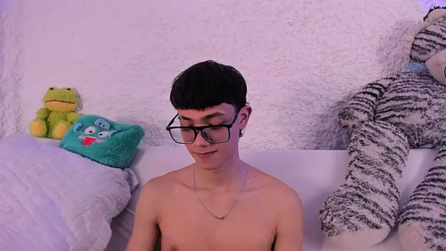 thiago kinghot online show from October 2, 2025, 5:03 am