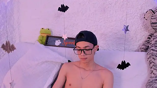 thiago kinghot online show from October 10, 2025, 12:26 pm