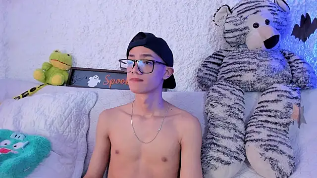 thiago kinghot online show from October 31, 2025, 11:44 am