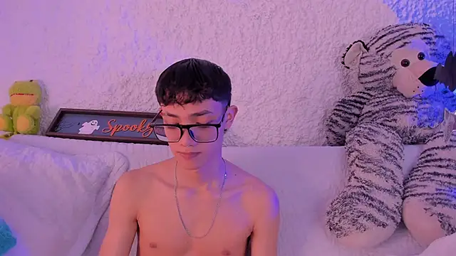 thiago kinghot online show from November 4, 2025, 3:49 am