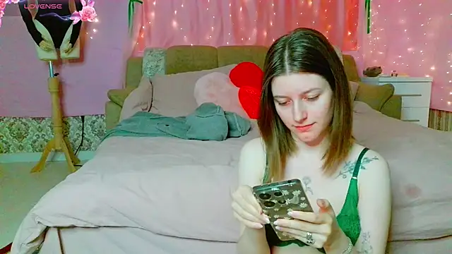 Marinaxmonroe online show from May 24, 2026, 8:03 pm