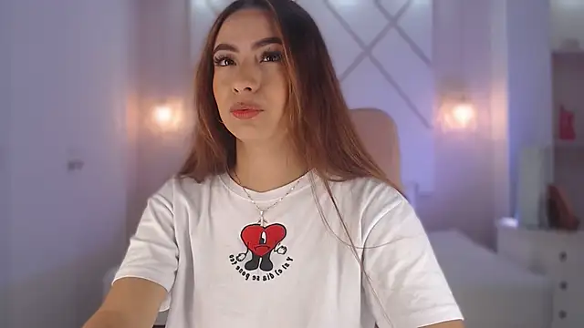 isabellashine online show from October 9, 2025, 2:59 pm