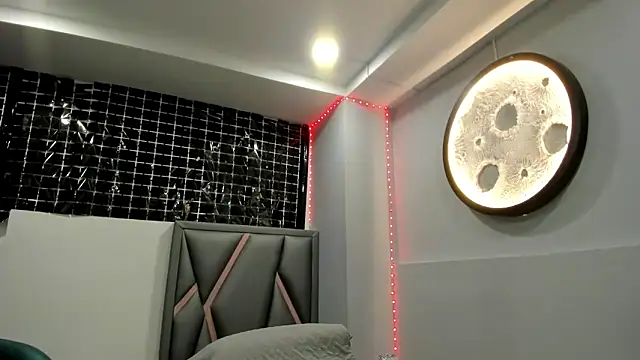 klariz09 online show from November 26, 2025, 8:43 pm