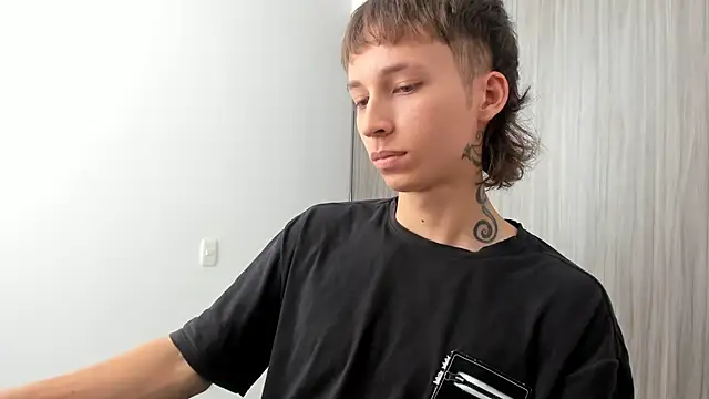 Snapshot of spacehumanz chatting on February 25, 2026, 7:01 pm spacehumanz online show from February 25, 2026, 7:01 pm