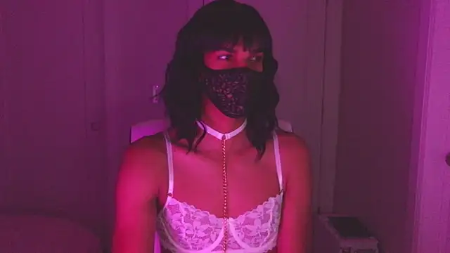 zoe good girl online show from November 18, 2025, 1:44 am