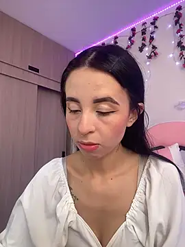 Lia  1 online show from November 19, 2025, 5:13 pm