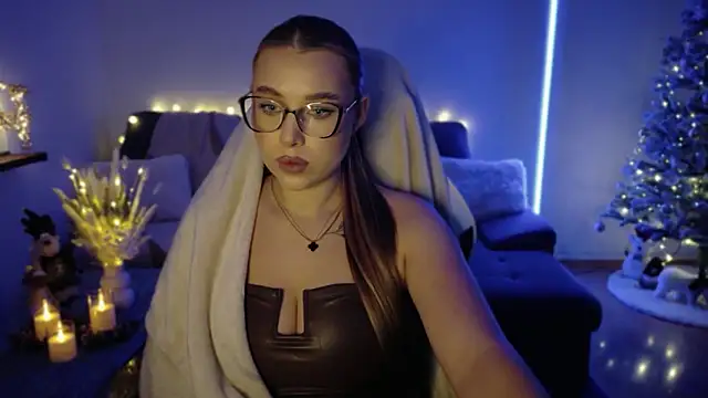 Snapshot of Emma_candyyy chatting on November 24, 2025, 11:32 am Emma candyyy online show from November 24, 2025, 11:32 am