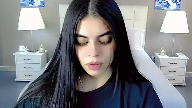 maddissonivanova online show from October 5, 2025, 7:34 pm