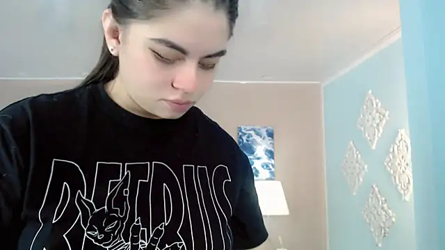 maddissonivanova online show from October 25, 2025, 6:57 pm