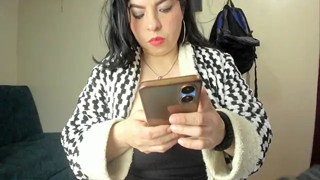 angela suaza online show from October 12, 2025, 1:37 am