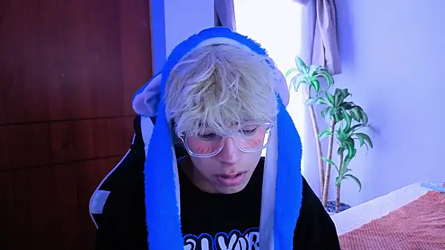 taichi bluy online show from November 15, 2025, 6:15 pm