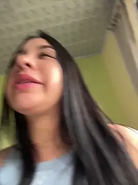 Snapshot of BELLAALEJA chatting on December 18, 2025, 4:24 pm BELLAALEJA online show from December 18, 2025, 4:24 pm