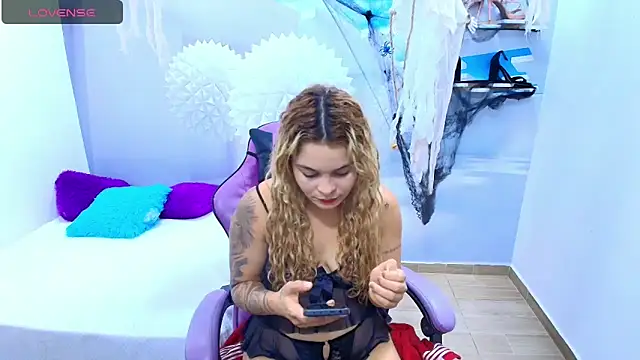 ESMERALDA-BLUE online show from October 16, 2025, 9:16 pm