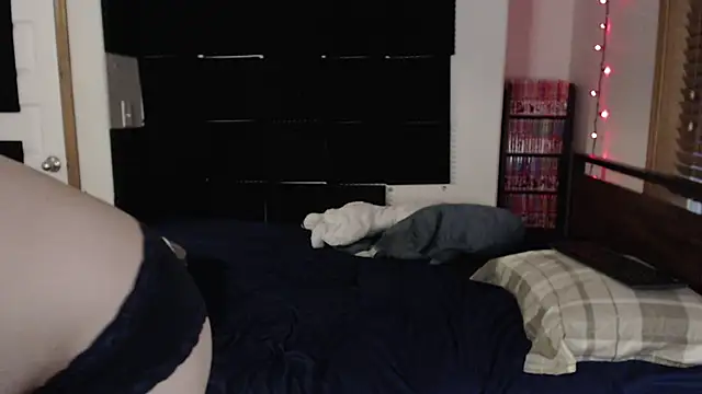 Ivyintheparker online show from May 17, 2026, 3:48 am