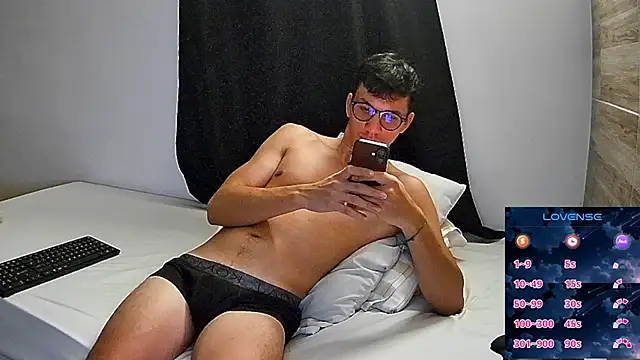 angelicious  online show from May 19, 2026, 12:33 pm