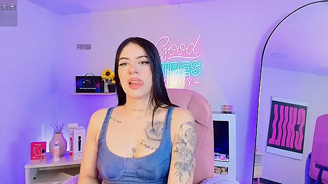 Alice Vixen online show from May 15, 2026, 12:12 pm